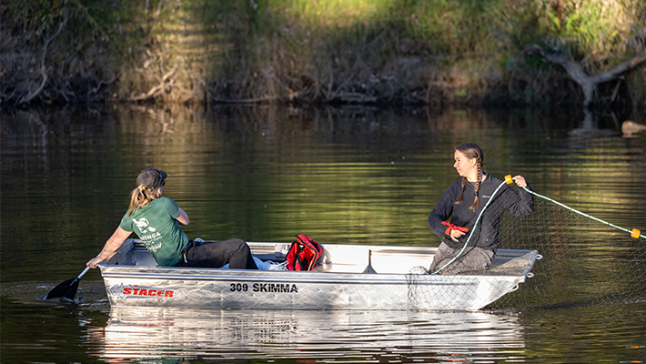 Taronga Wildlife Conservation Officer Dr Phoebe Meagher and Taronga Conservation Biologist Dr Tahneal Hawke in the field