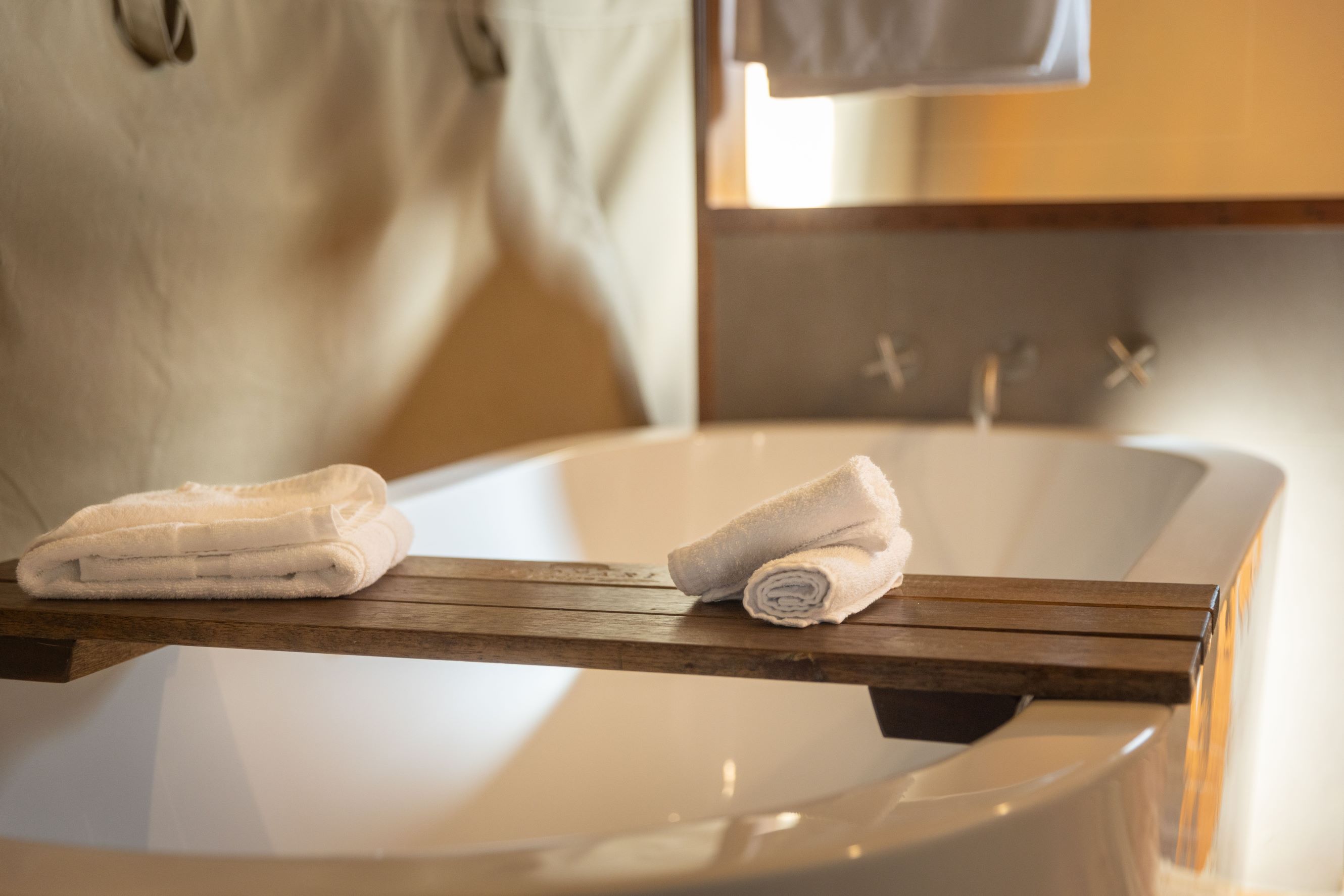 Relaxing Animal View Lodge Bathtub